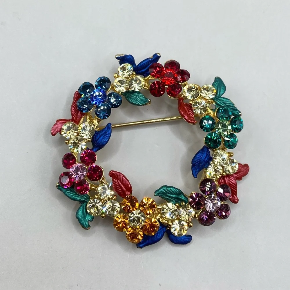 Rucinni Flower Wreath Brooch